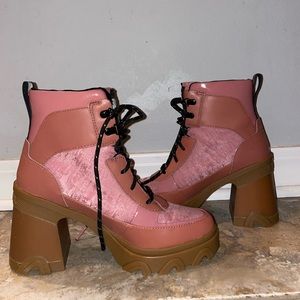 ***RARE!!*** SOREL Women's Brex Heel Lace Lux
Boot - Sandy Clay, Gum 2 SIZE 6.5